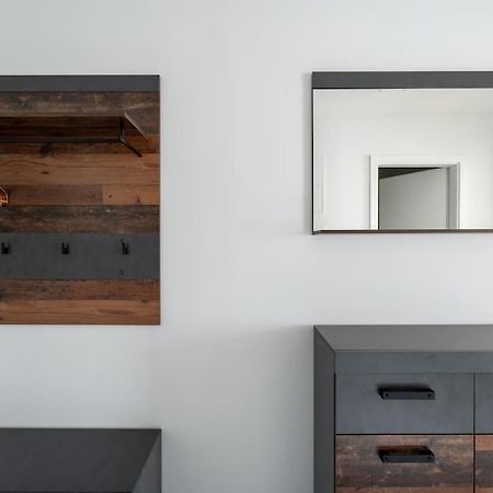 Hm • Sleek 1Br Home With Balcony Вена Экстерьер фото